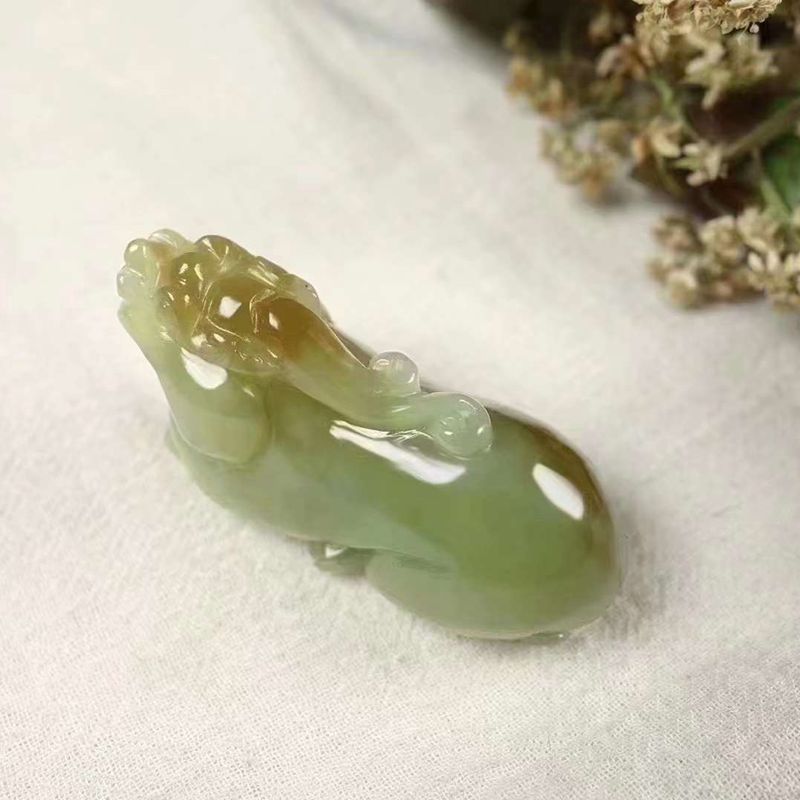 和田玉的魅力 从新疆黄口料到俏糖色貔貅吊坠