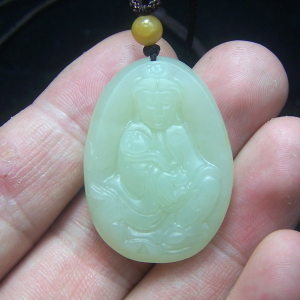 玉观音 和田玉手工雕刻挂件，护佑平安的艺术珍品